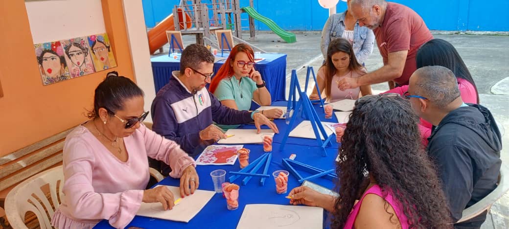 Concientizan a los vecinos sobre la lucha contra el cáncer de mama a través de arte terapia