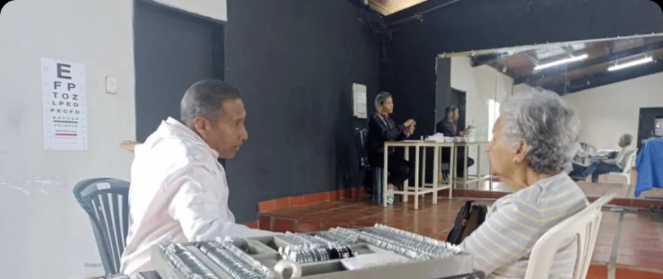 Más de 100 vecinos de La Rosaleda Sur fueron atendidos en Jornada de Salud Visual del Concejo Municipal de Los Salias