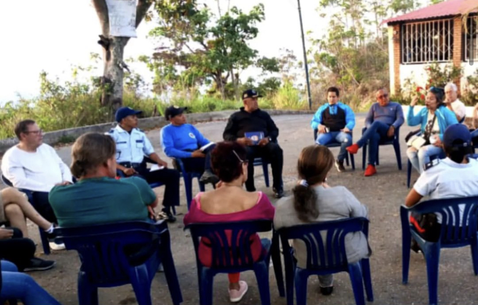 Realizan reunión de seguridad con vecinos de El Faro
