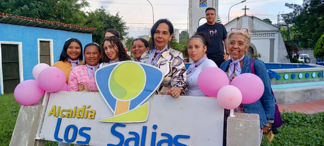 Redoma de San Antonio se iluminó de morado en el marco del Día Internacional de la Eliminación de la Violencia contra las Mujeres