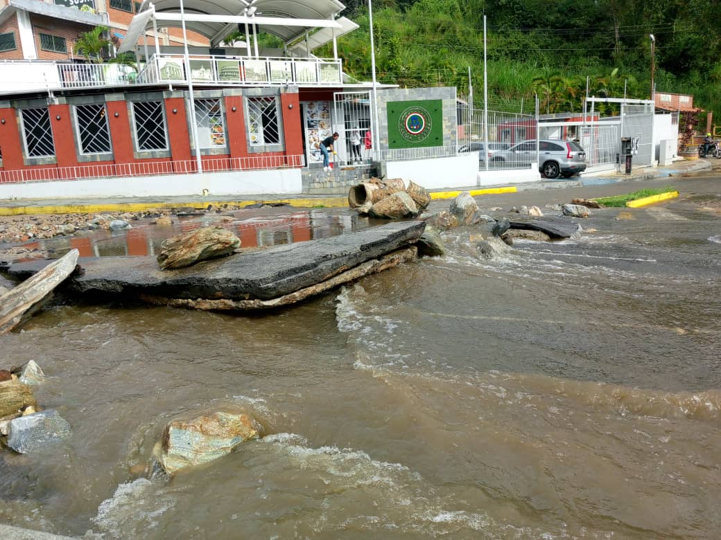 Nuevamente la tubería matriz de Hidrocapital colapsa al municipio Los Salias