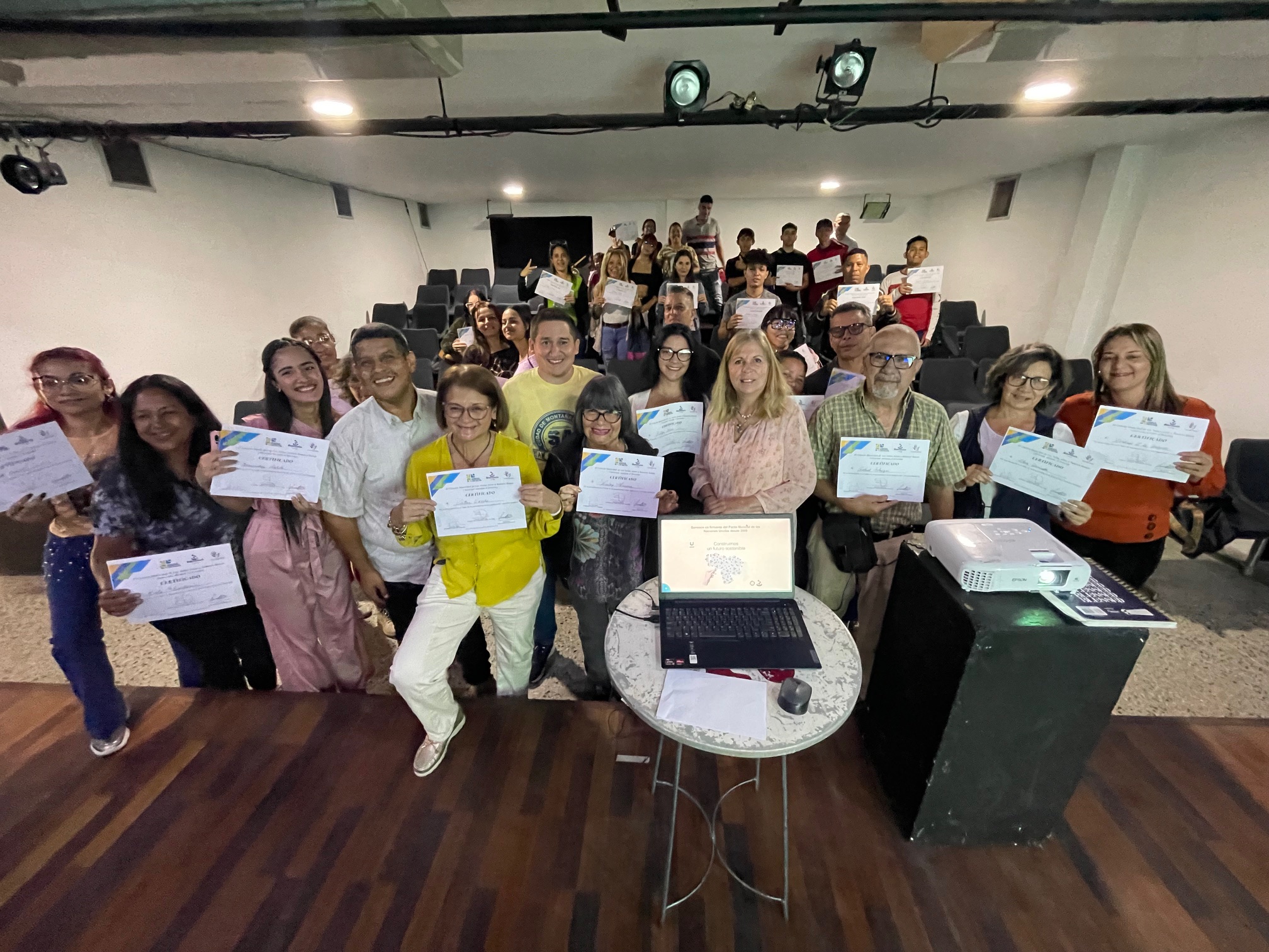 Concejo Municipal y Banesco orientan a los vecinos sanantoñeros sobre el emprendimiento responsable y sostenible