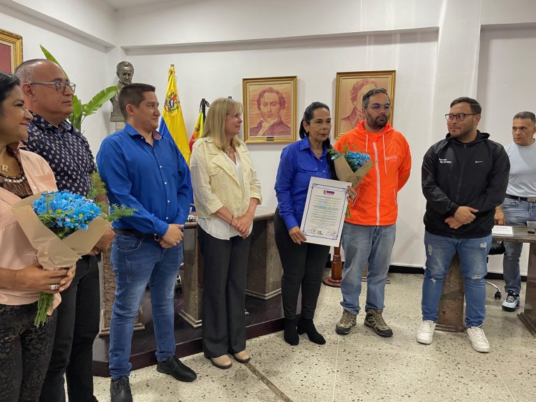 Concejo Municipal entregó Acuerdo por el Aniversario de UNT