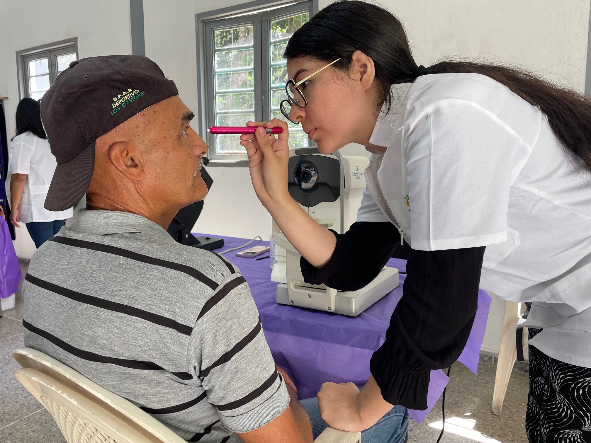 Más de 60 vecinos de La Arboleda fueron atendidos en Jornada de Salud Visual