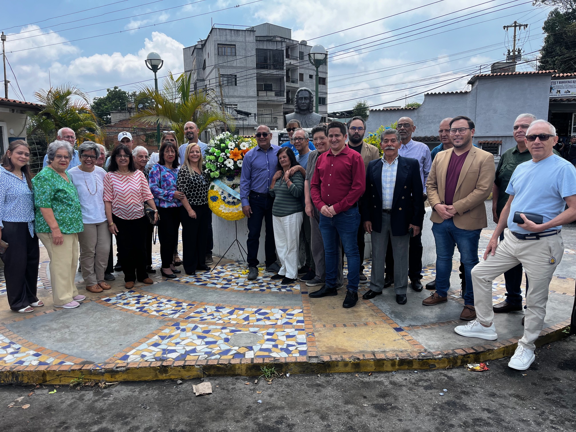 Sanantoñeros realizan acto de Ofrenda Floral en celebración del 341º aniversario de la fundación de San Antonio
