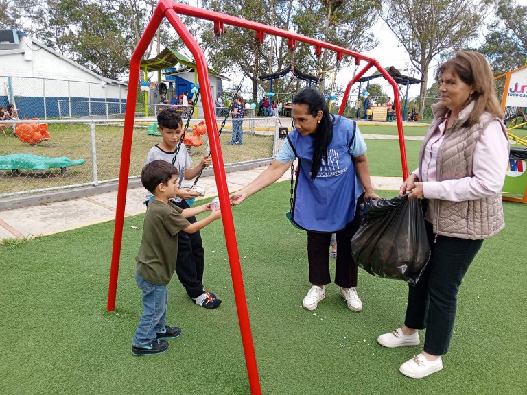 El Concejo Municipal de Los Salias realizó actividad en conmemoración del Día del Niño en el parque infantil de la Rosaleda Sur