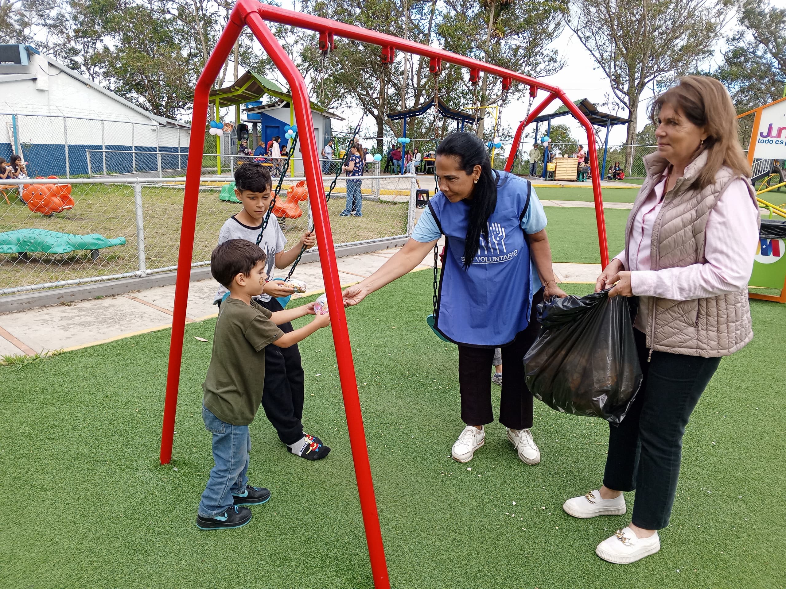 El Concejo Municipal de Los Salias realizó actividad en conmemoración del Día del Niño en el parque infantil de la Rosaleda Sur