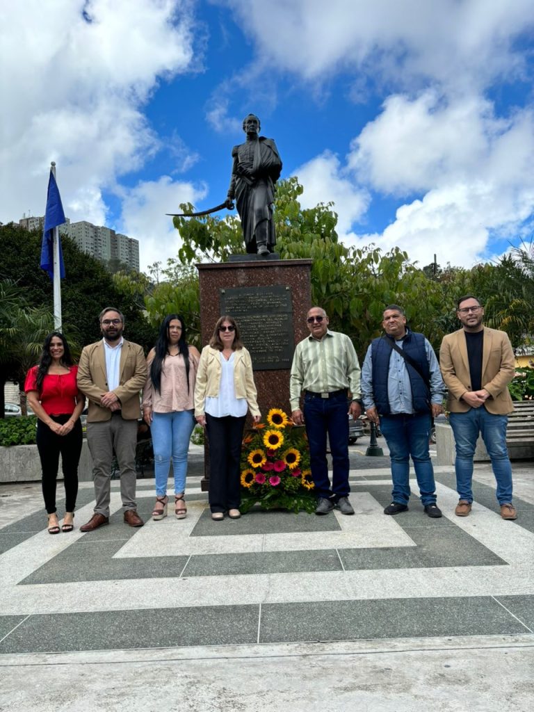 El Concejo Municipal de Los Salias realizó un acto en conmemoración al 241° aniversario del natalicio del Libertador Simón Bolívar