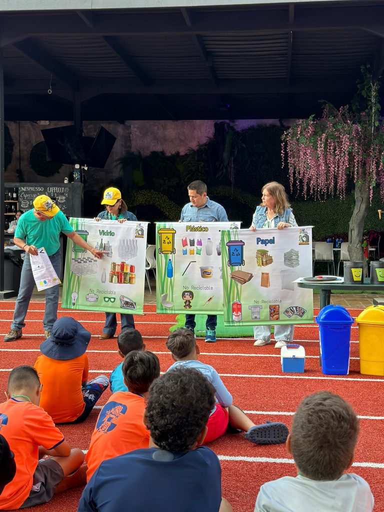 El Concejo Municipal de Los Salias realizó una actividad de recreación y educación llamada Jugando a Reciclar