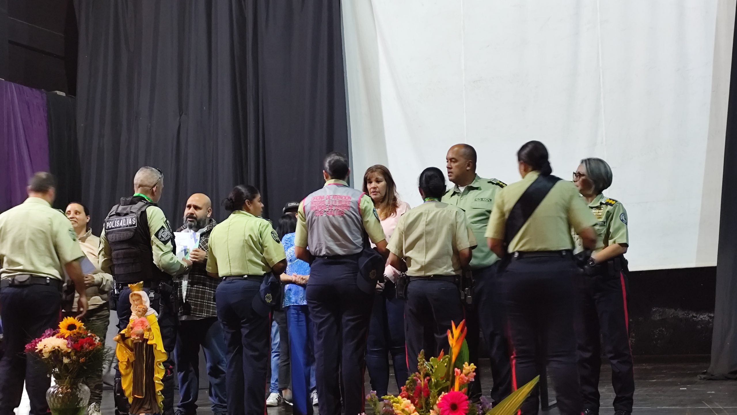 EN UN EMOTIVO ACTO SE CELEBRÓ EL 34° ANIVERSARIO DE LA POLICIA DEL MUNICIPIO LOS SALIAS EN EL TEATRO MUNICIPAL «VIDAL GONZALEZ»