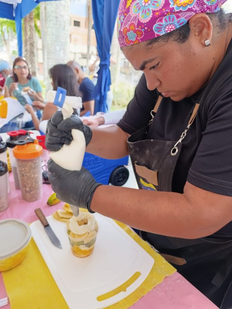 EN EL MARCO DEL DÍA INTERNACIONAL DE LA MUJER, LA COMISIÓN DE PROTECCIÓN DE LOS DERECHOS DE LA MUJER Y LA FAMILIA REALIZÓ LA FERIA DE MUJERES PRODUCTIVAS EN EL BOULVARD GERARDO Y DORCA «LAS MINAS»